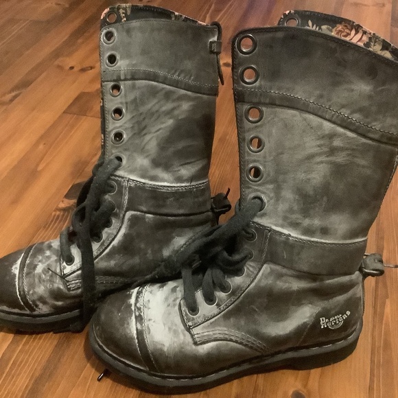 Dr. Martens Shoes - Dr Martens Triumph boots